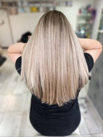 Dlhé blond vlasy po farbení